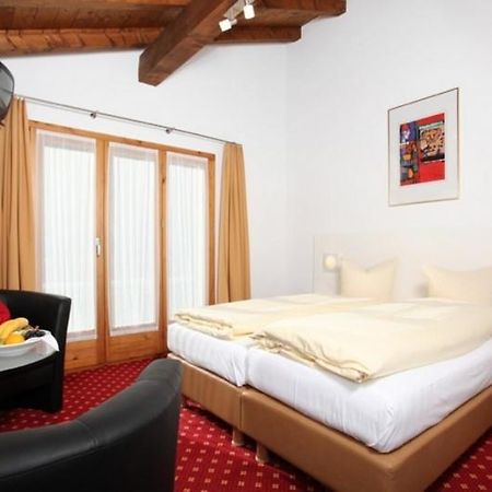 Hotel Central Obersaxen Kültér fotó