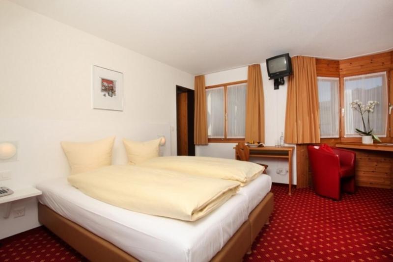 Hotel Central Obersaxen Szoba fotó