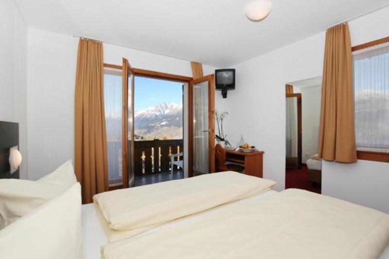 Hotel Central Obersaxen Kültér fotó