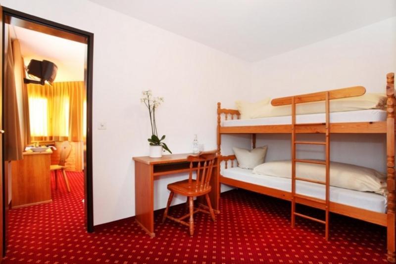 Hotel Central Obersaxen Kültér fotó