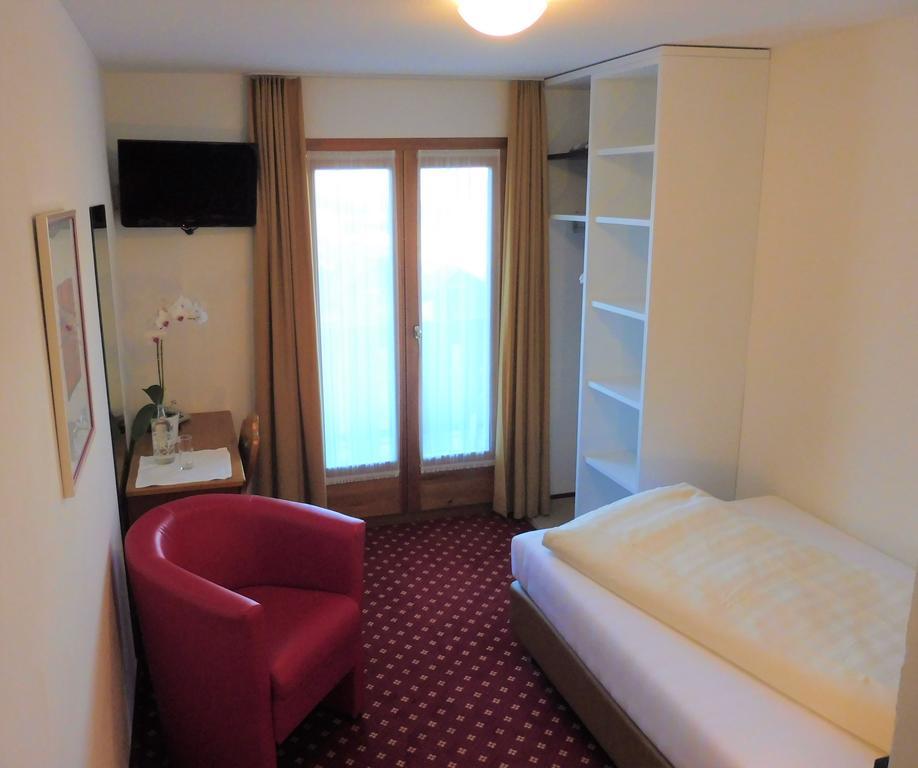 Hotel Central Obersaxen Kültér fotó