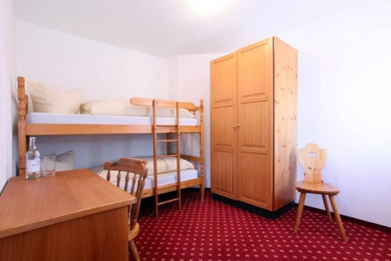 Hotel Central Obersaxen Kültér fotó